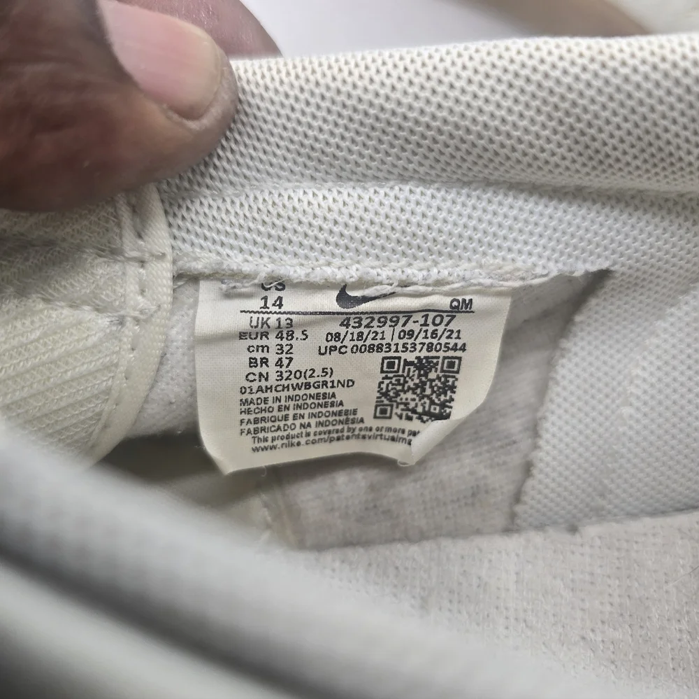 Nike Men's‎ White and Gray Sneakers